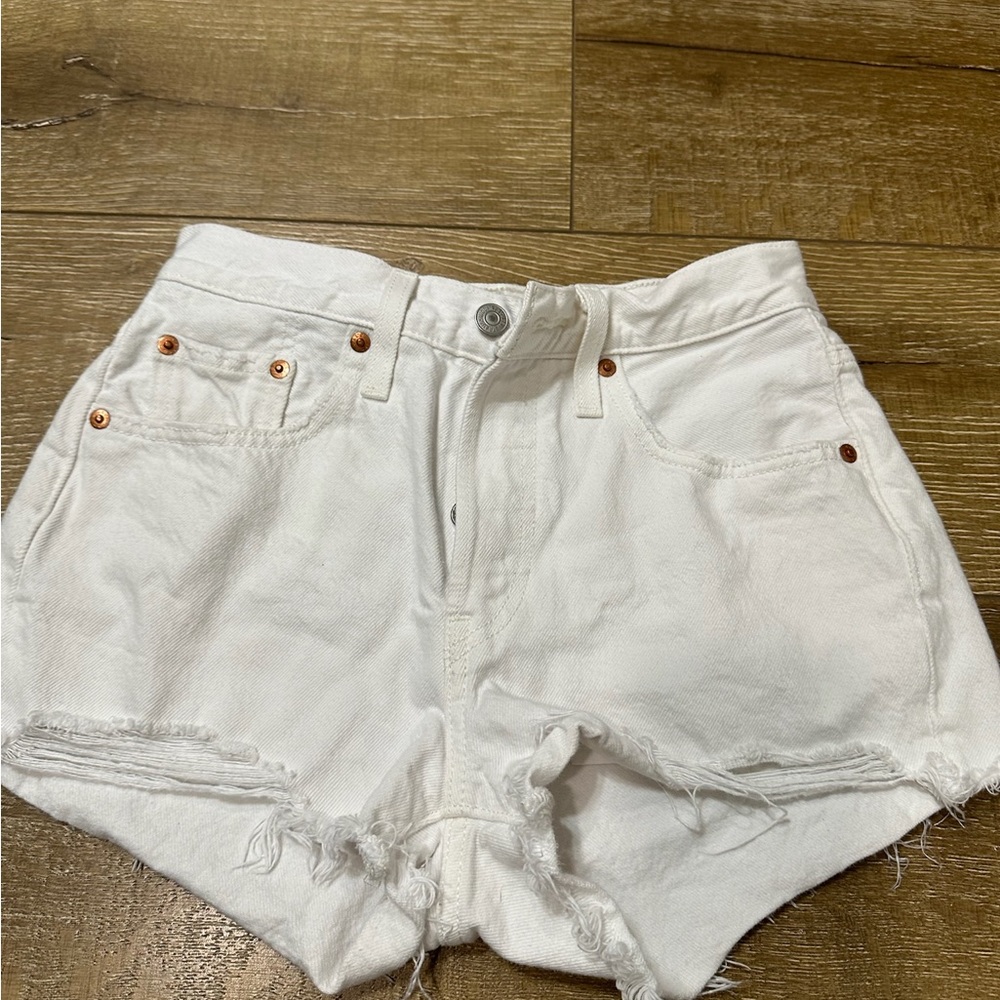 Size 26 Levi’s White Denim Women's Shorts NWOT